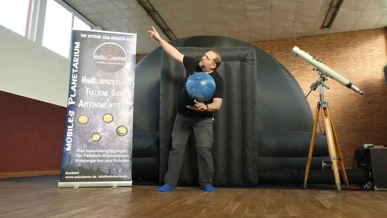 Mobiles Planetarium - eduDome®