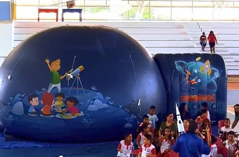 Planetário móvel Caminhos Com.Ciência