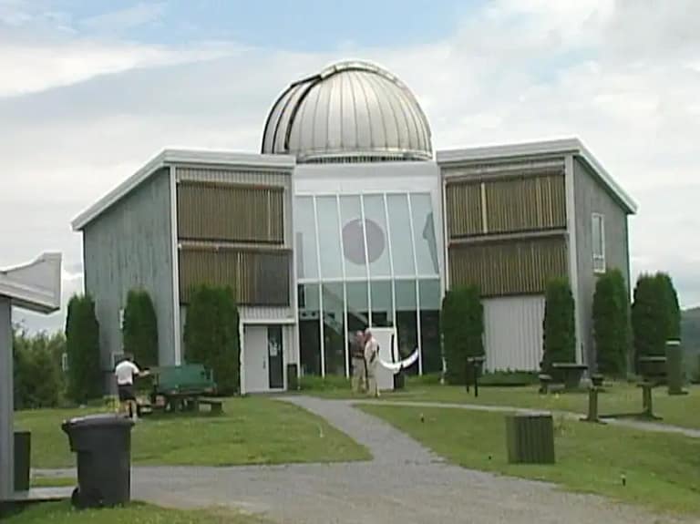 Aster, Station scientifique