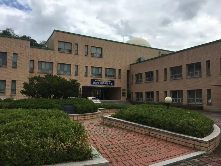 Pohang Jecheol (Posco) Elementary School Planetarium